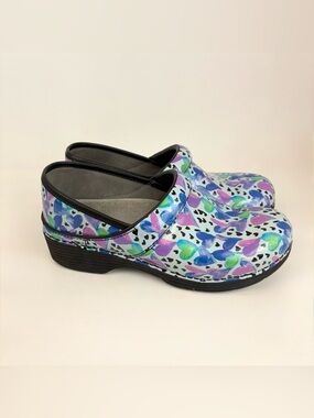 Dansko Women's LT Pro Love Blue Green Pink Hearts Patent Clogs Women’s Size 40
